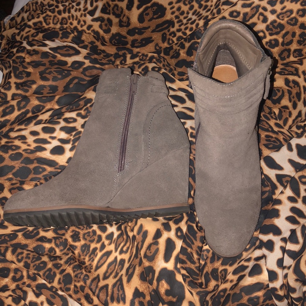 Crown Vintage Exquisite Wedge Bootie